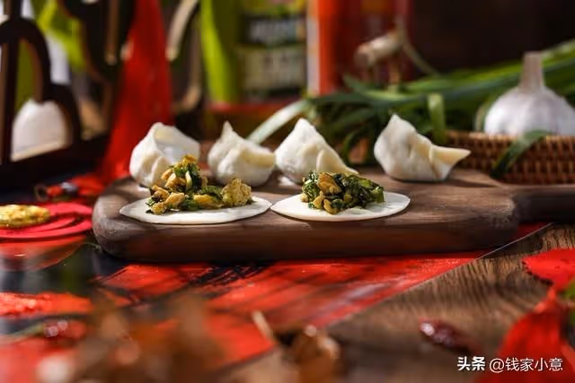 奶奶到處炫耀二叔是大官，過年家庭聚會，二叔卻死活不願跟她同桌