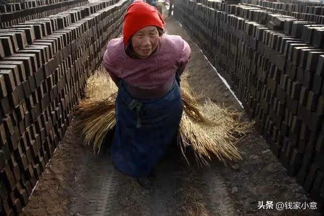 小姑有存款幾十萬,從不借錢給別人,父親患病後,她卻送來十萬元