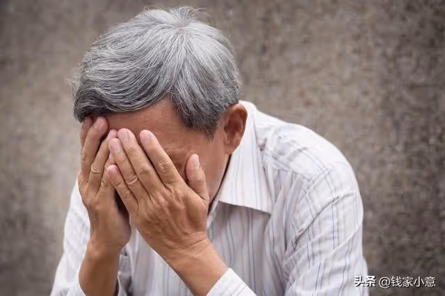 小姑有存款幾十萬,從不借錢給別人,父親患病後,她卻送來十萬元