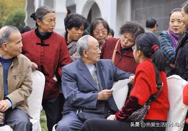 參加了三個老年團,見識了圈子的醜陋現象後,我決定一個人玩更好