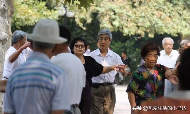 參加了三個老年團,見識了圈子的醜陋現象後,我決定一個人玩更好