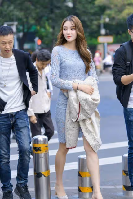 優雅迷人的衣服，美麗迷人如花朵