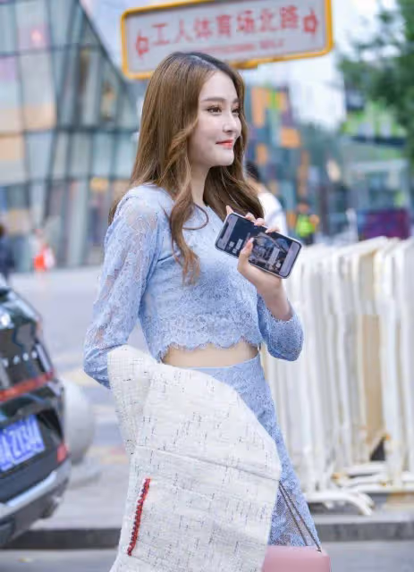 優雅迷人的衣服，美麗迷人如花朵