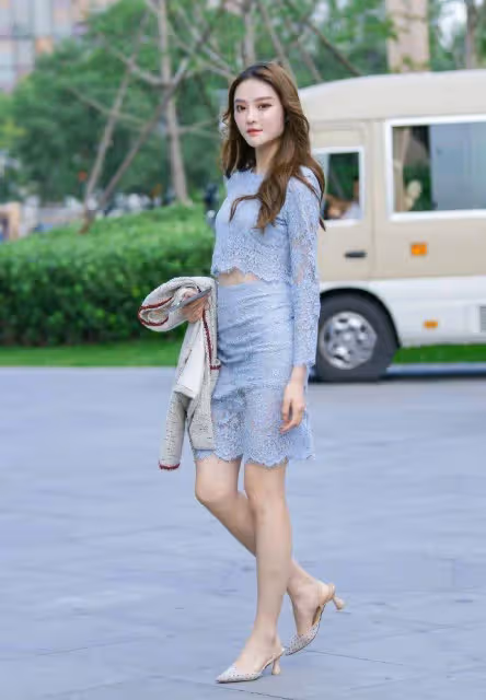 優雅迷人的衣服，美麗迷人如花朵