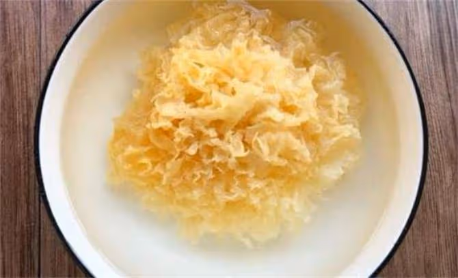 銀耳可以泡一晚上再煮嗎?隔夜後是否會產生毒素,還能吃嗎?