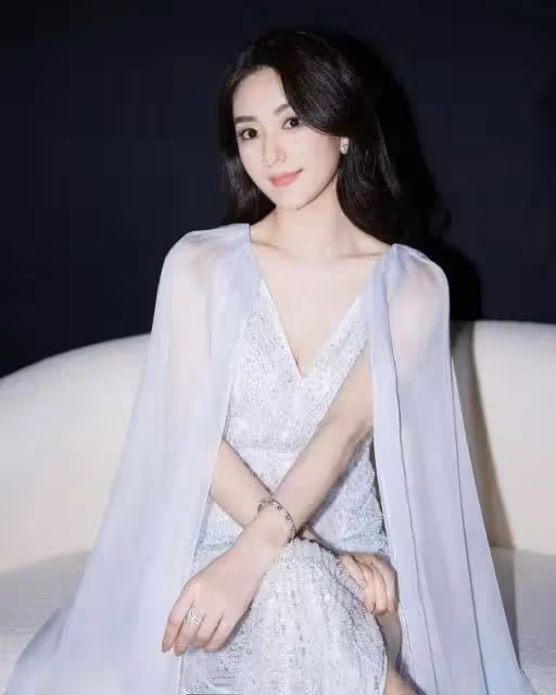 天王嫂直播帶貨48塊的戒指，網友暗指生活費給不夠，婚姻不幸福