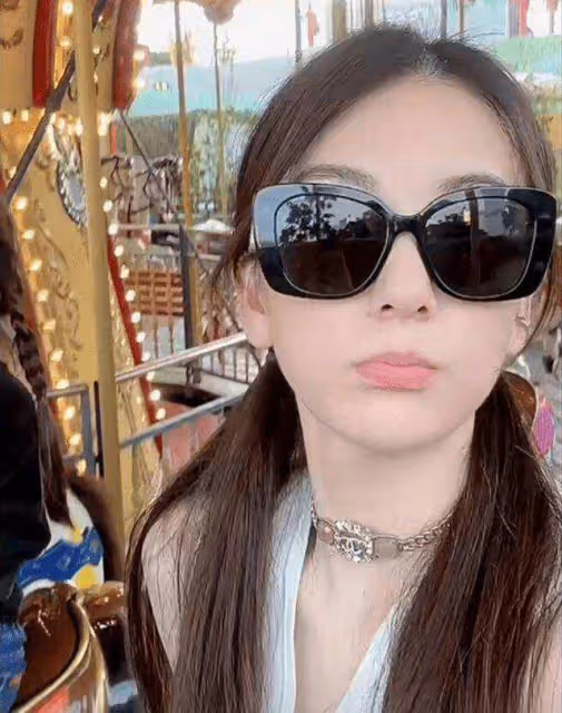 天王嫂直播帶貨48塊的戒指，網友暗指生活費給不夠，婚姻不幸福