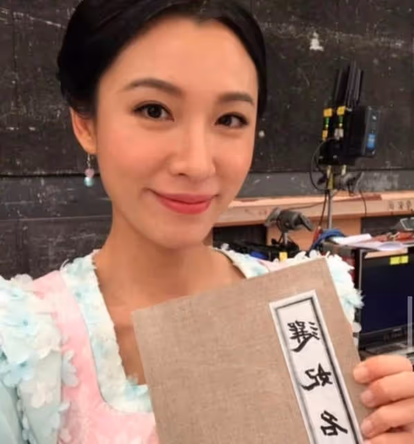 富貴!前港姐曬法國私人莊園,未婚先孕嫁大25歲富商今年再誕一子
