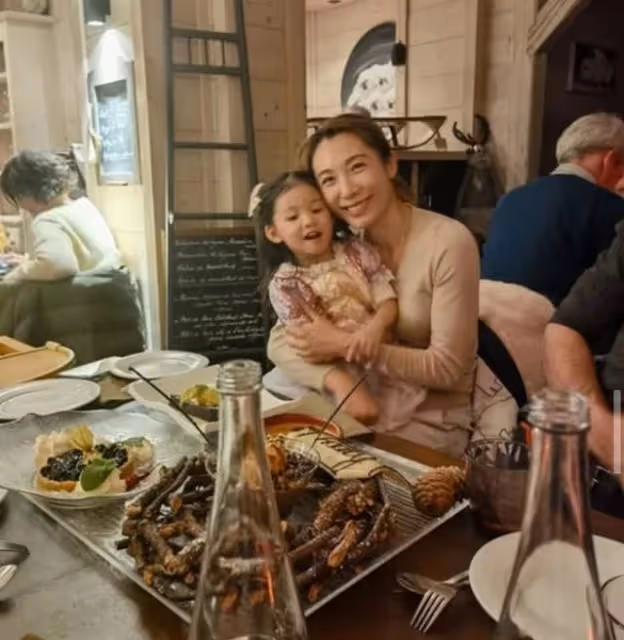 富貴!前港姐曬法國私人莊園,未婚先孕嫁大25歲富商今年再誕一子