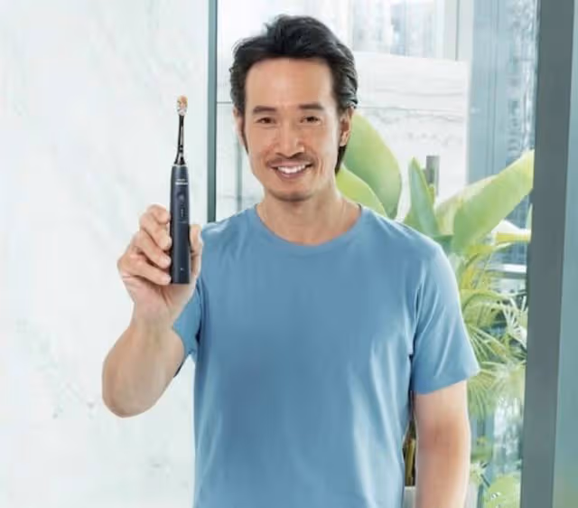 深受歡迎!TVB知名視帝內地登台獲大媽圍觀,被曝16萬8獻唱兩首歌