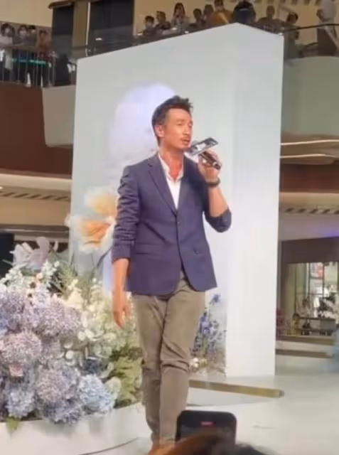 深受歡迎!TVB知名視帝內地登台獲大媽圍觀,被曝16萬8獻唱兩首歌