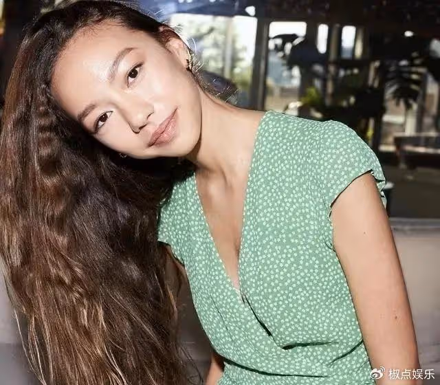 鄧文迪倆女兒絕了!靠媽媽贏得290億,一個甜美可愛一個顏值高級