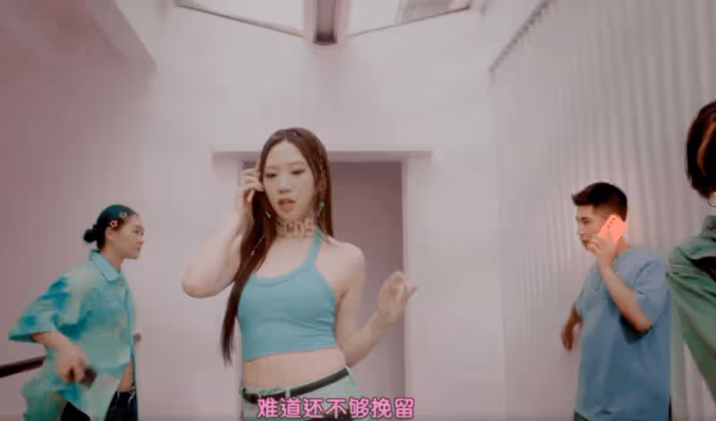 香港知名男星19歲兒正式出道!新歌MV跳唱大曬高挑身形!CEO大讚未來之星