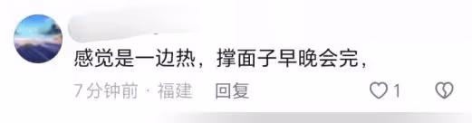 55歲徐帆探班馮小剛，馮導滿臉嫌棄好尷尬，17歲徐朵仍坐媽媽懷裡