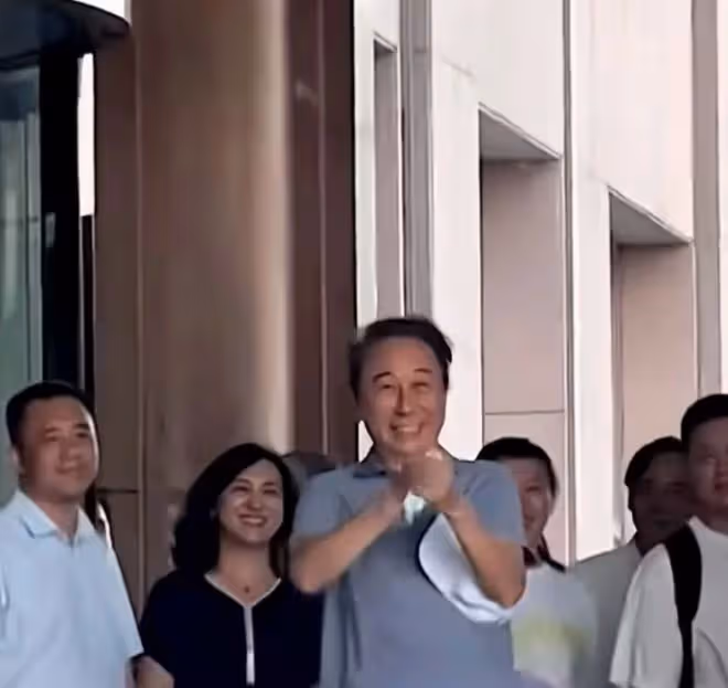 7月29日，久未露面藝術家馮鞏衝上熱搜！老一輩的修養太值得敬佩