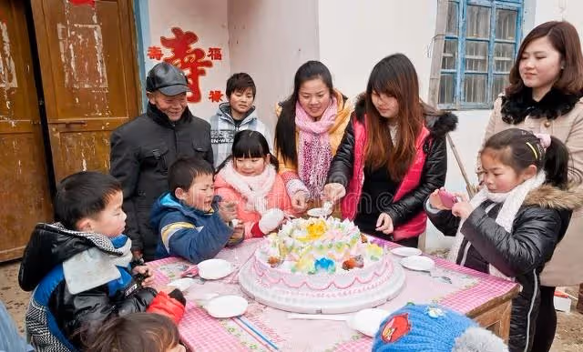 76歲大爺勸告:不到最後不要把錢給兒女,人老了自己有錢才行