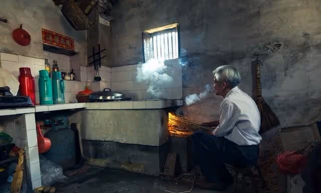 76歲大爺勸告:不到最後不要把錢給兒女,人老了自己有錢才行