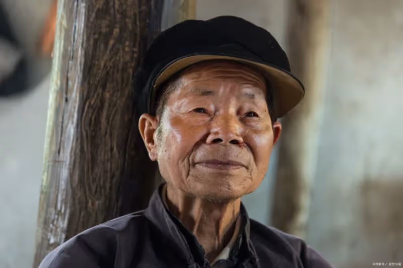 76歲大爺勸告:不到最後不要把錢給兒女,人老了自己有錢才行