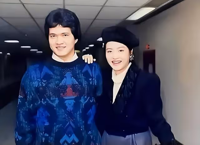 知名星二代與母親慶祝37歲生日!打扮中性像男孩,曾認是同性戀