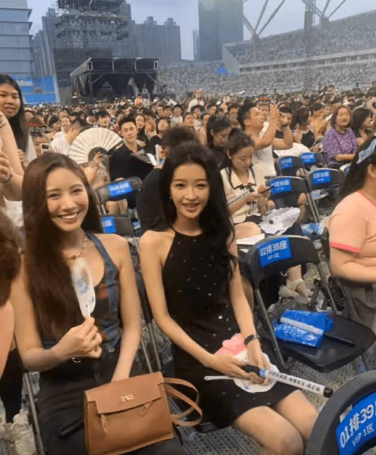 復婚有望?董子健與前妻合體牽手帶娃,孫怡胳膊跟5歲愛女一般細