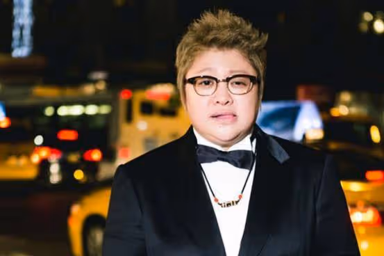 韓紅不再隱瞞,終於說出自己終生不婚的隱情,直言:有她就夠了