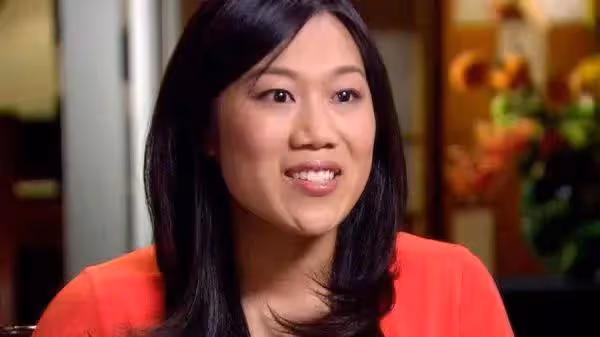扎克伯格帶妻女看霉霉!臉貼亮片戴五彩手環,面無表情超像機器人