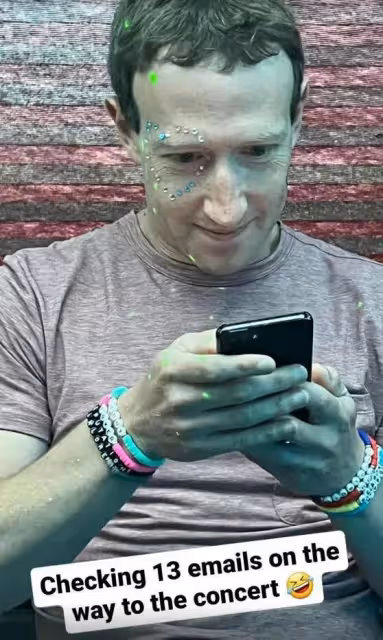 扎克伯格帶妻女看霉霉!臉貼亮片戴五彩手環,面無表情超像機器人