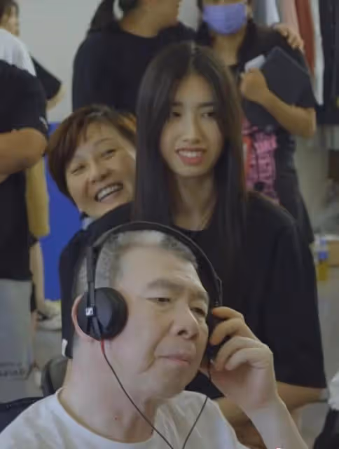 徐帆:帶養女探班,馮小剛白癜風好了仍有斑禿,態度引來不少爭議