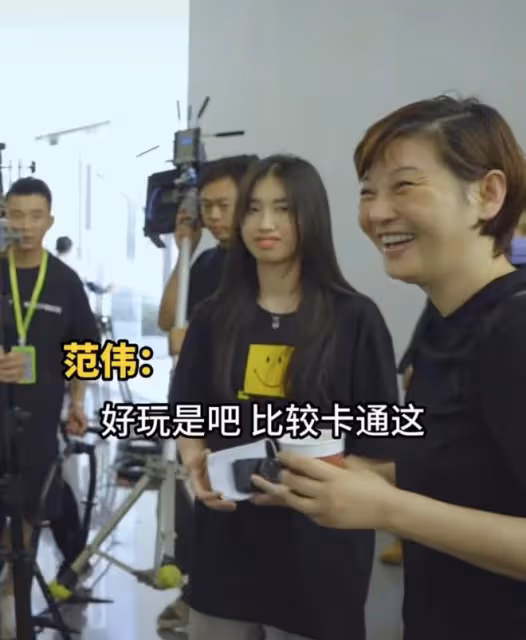 徐帆:帶養女探班,馮小剛白癜風好了仍有斑禿,態度引來不少爭議
