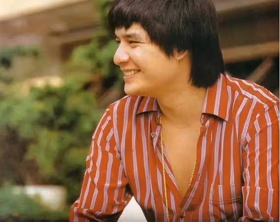 傅聲去世4年後，甄妮為他生下一女，35年過去了，母女過得如何？