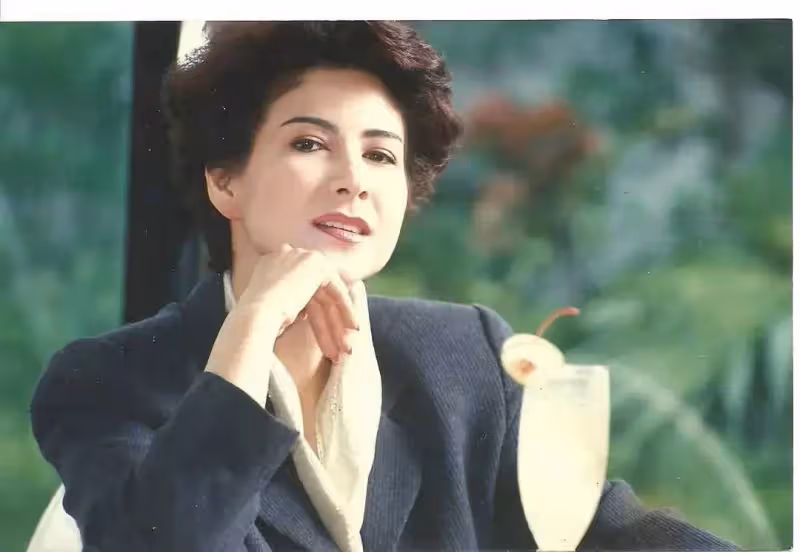 傅聲去世4年後，甄妮為他生下一女，35年過去了，母女過得如何？