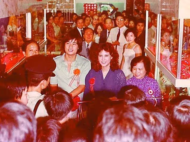傅聲去世4年後，甄妮為他生下一女，35年過去了，母女過得如何？