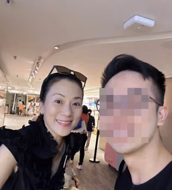 TVB視後罕見曝光近況！年過半百仍光彩照人，商場被偶遇大方合影
