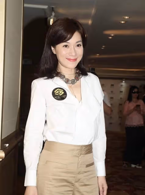 TVB視後罕見曝光近況！年過半百仍光彩照人，商場被偶遇大方合影