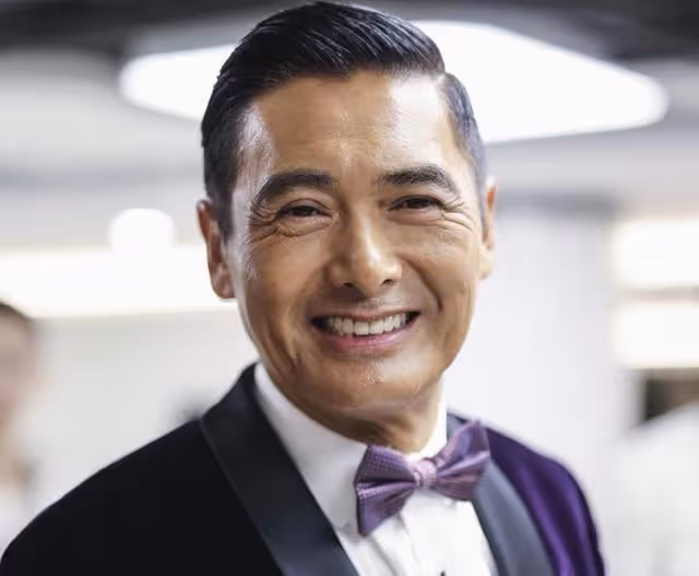 突發!周潤發跑步不慎摔倒,手掌擦傷肋骨骨裂,連呼吸都伴有痛感