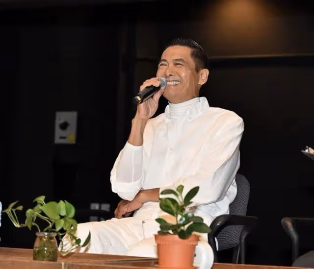突發!周潤發跑步不慎摔倒,手掌擦傷肋骨骨裂,連呼吸都伴有痛感