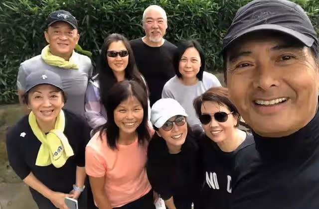 突發!周潤發跑步不慎摔倒,手掌擦傷肋骨骨裂,連呼吸都伴有痛感