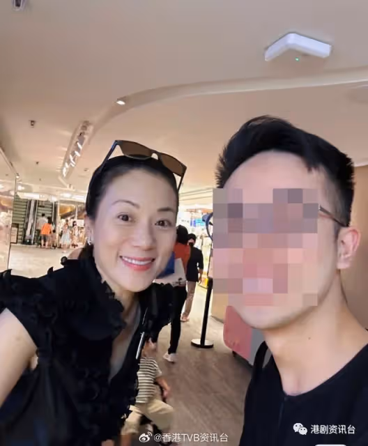 54歲前TVB人氣花旦被偶遇!顏值回春貴婦Look行街獲贊