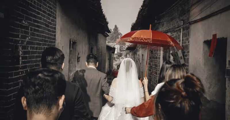 堂哥要當上門女婿，結婚時只有我去了，我兒子結婚他竟送了份大禮