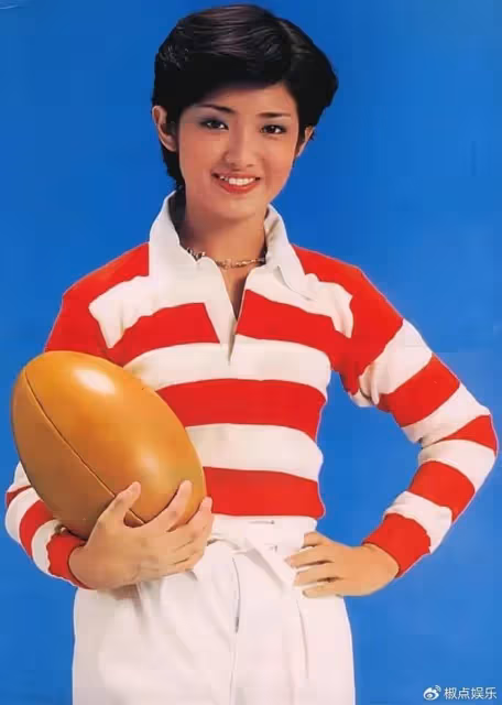 隱退42年,山口百惠當上了奶奶,身材發福,全無當年清純美貌