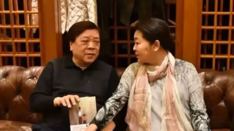 趙忠祥臨終前，故意避開家人，對倪萍說：那5億全給我的心肝寶貝