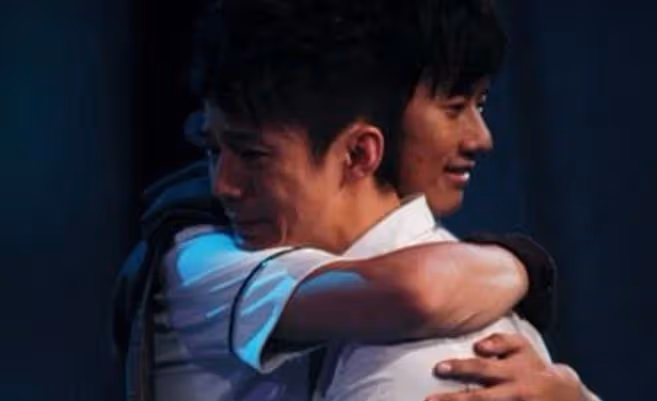張傑演唱會上表白何炅,現場比心我愛你,網友直呼:不太合適