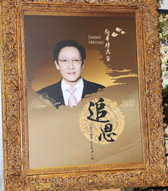 大方認愛!48歲香港女星與富豪男友拉手、摟腰!前男友向華勝64歲去世!