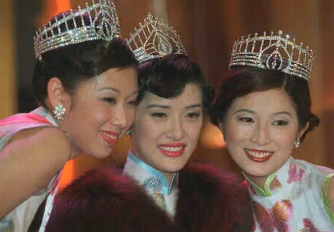 98年港姐中學短髮造型流出!曾拍艷情片!收100萬酬勞整容