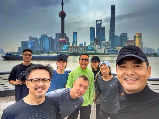 突發!周潤發跑步摔倒至手掌破裂,左側肋骨檢查出骨裂