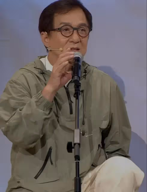 成龍:開直播人氣十足!鍾欣潼連刷30個火箭,貢獻值9萬排在第2名