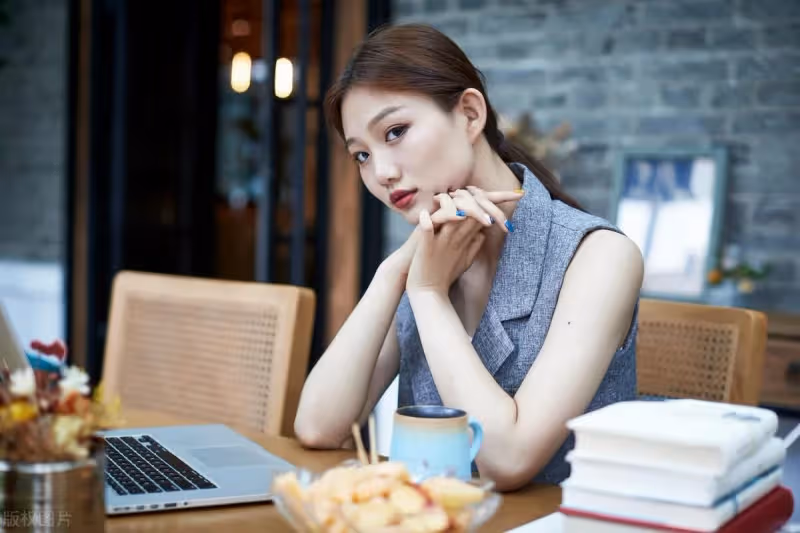 女領導主動追求我,卻另有目的,結局讓我感動落淚