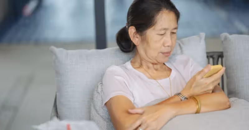 我退休金5千還在打工，妹妹沒有退休金過得幸福，她才是人間清醒