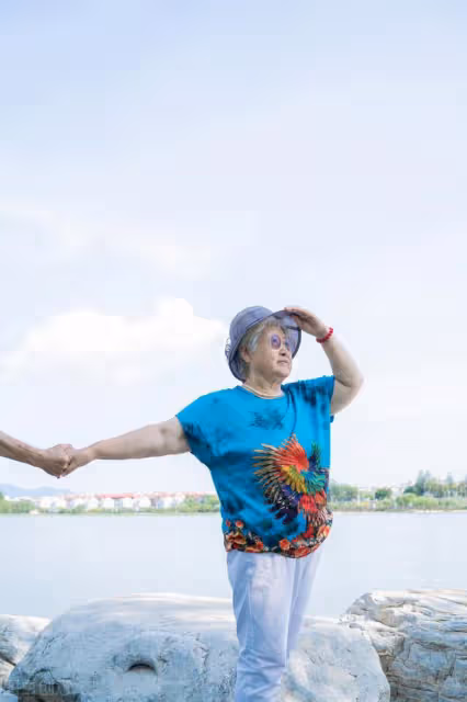 70歲老漢再婚,要求生活費平攤,老伴要求家務活也平攤,結局如何