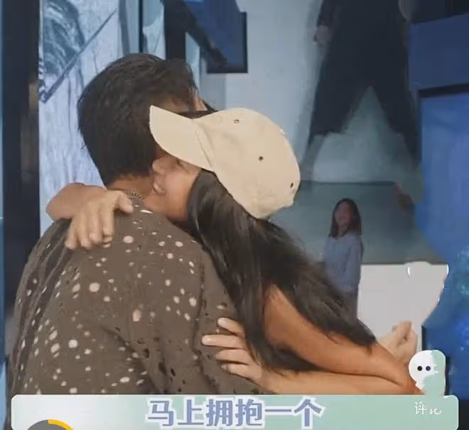 7月30日,胡兵瞿穎登上熱搜!這對昔日老搭檔在直播間再次同框了